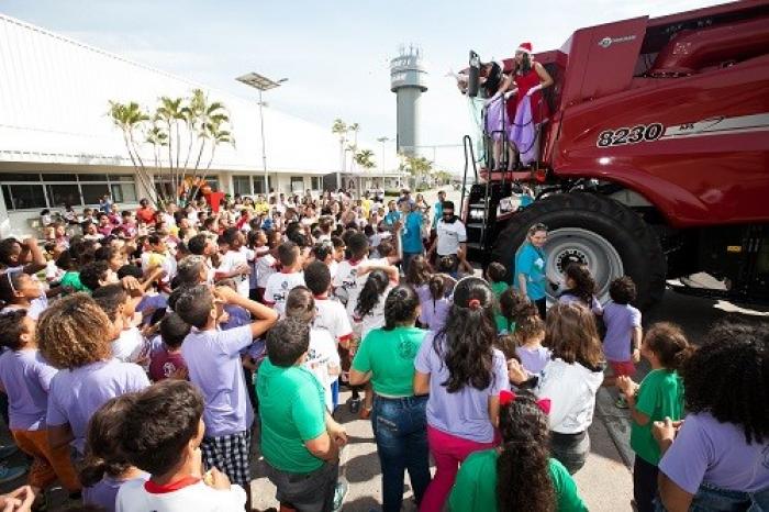 Funcionários da Case realizam o Natal Solidário para 300 crianças em Sorocaba (SP)